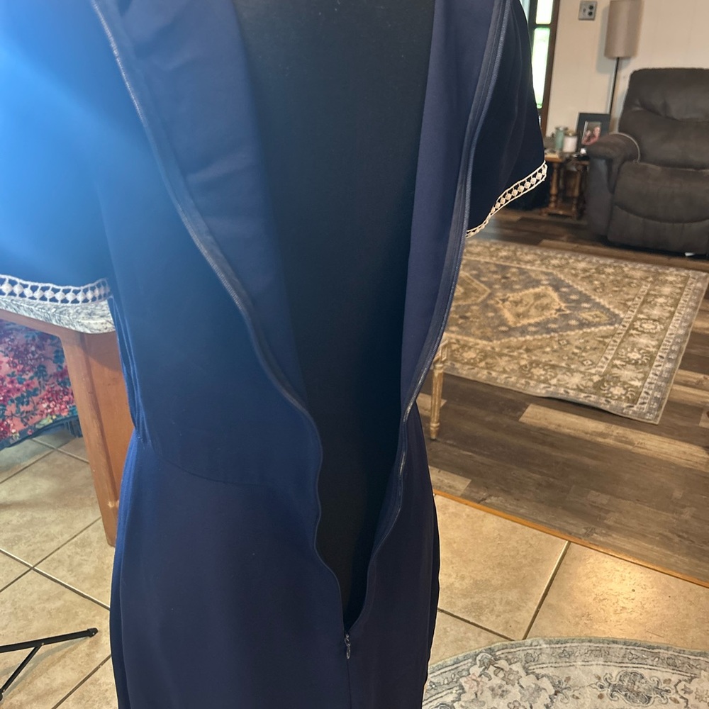 Elegant Navy Blue Dress with White Accents - Picture 10 of 13